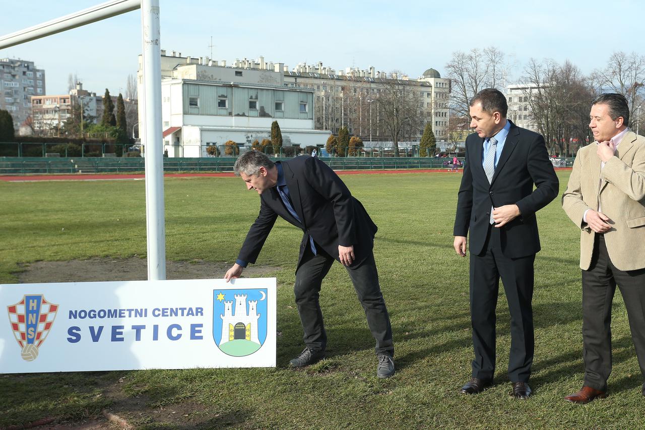 02.01.2014., Zagreb - Sportsko rekreacijski centar Svetice. Procelnik zagrebackog Gradskog ureda za obrazovanje Ivica Lovric i predsjednik HNS-a Davor Suker predstavili su dogovor Grada Zagreba i Hrvatskog nogometnog saveza o gradnji nogometnog centra. Da