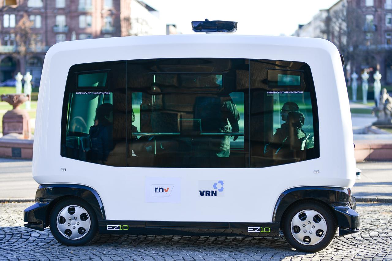 Autonomni autobus
