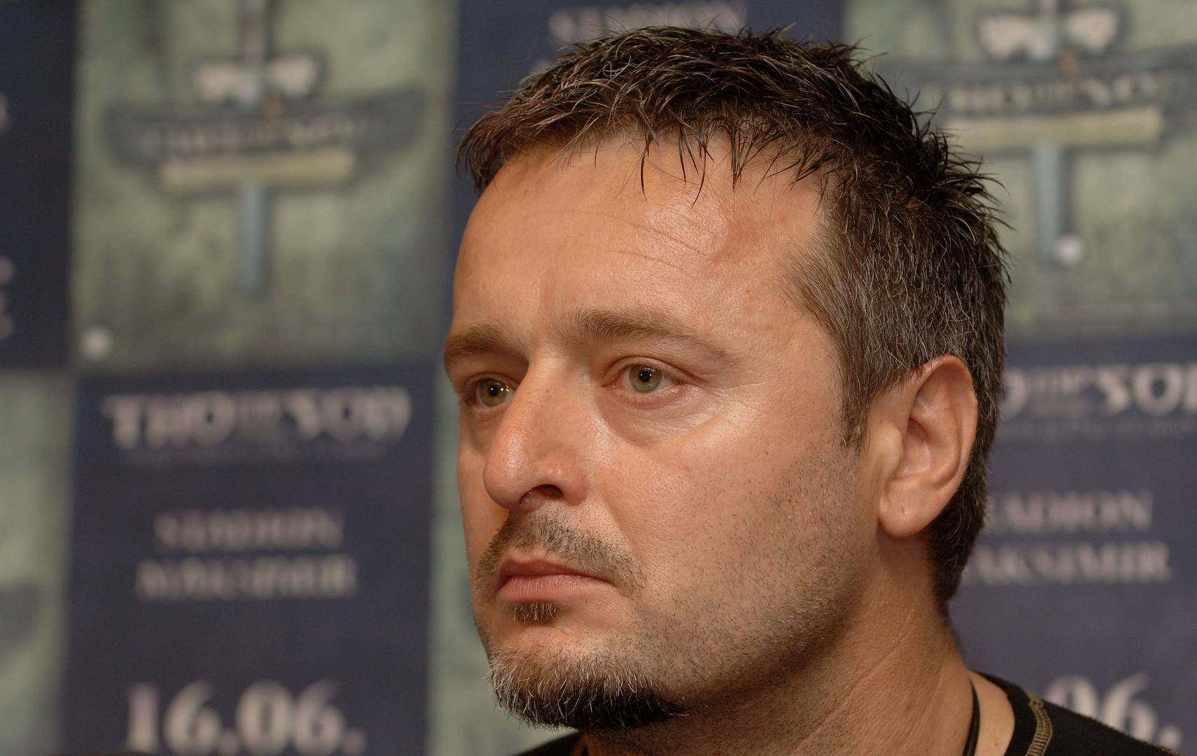 U Splitu je Marko Perković završio srednju ugostiteljsku školu i do 1991. radio kao konobar. 