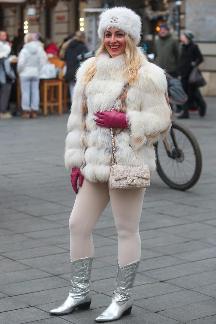  Miroslava Jaramaz outfit je začinila ružičastim rukavicama