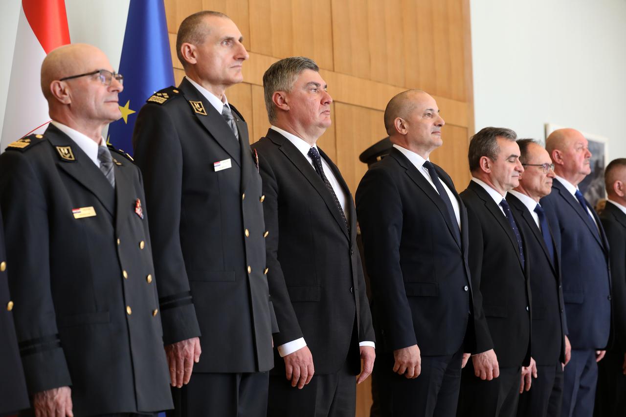 Zagreb: Zoran Milanović upriličio svečani prijem u prigodi umirovljenja visokih časnika Oružanih snaga RH