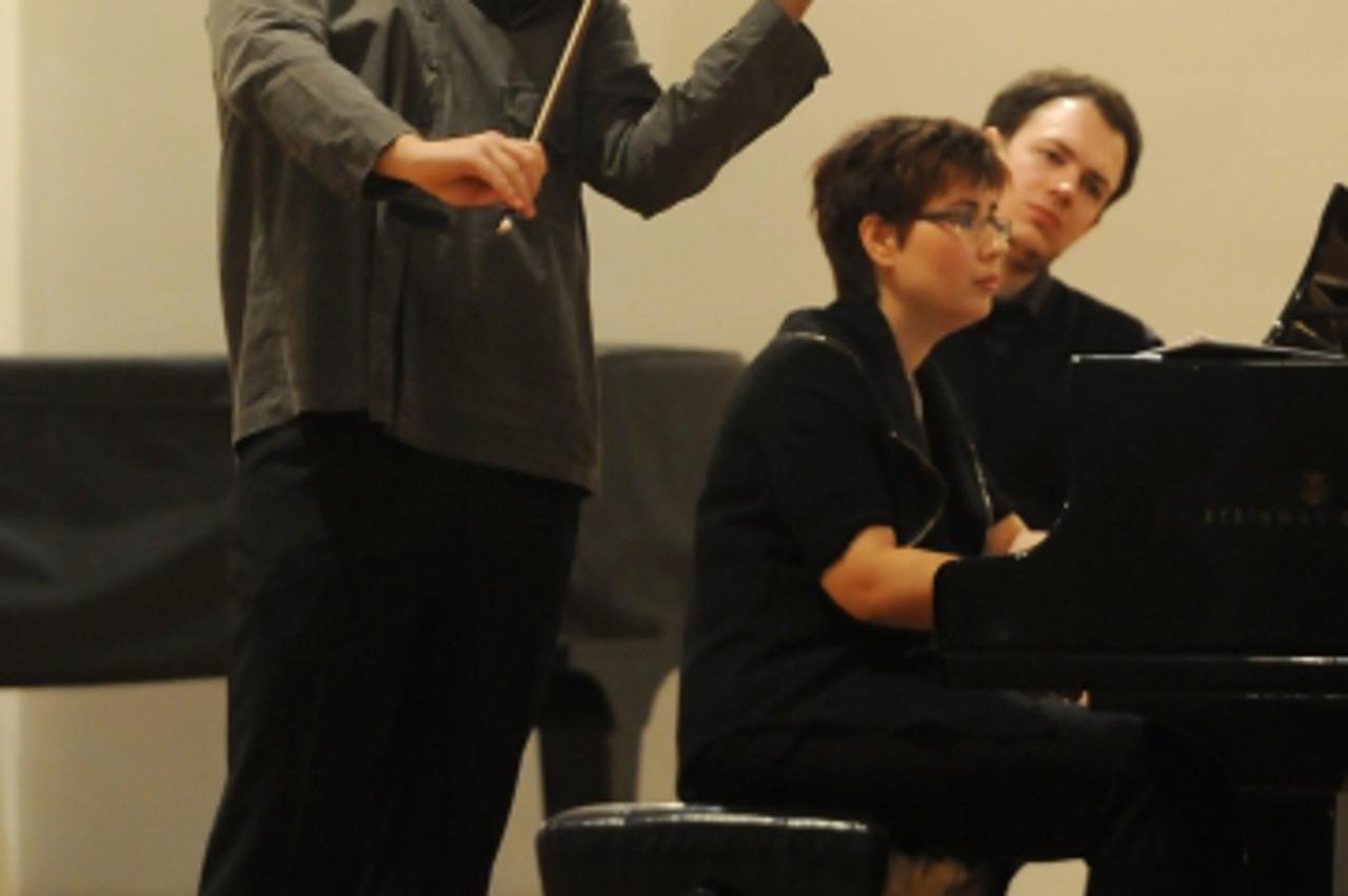 '12.02.2013., Zagreb - U polufinalu medjunarodnog violinistickog natjecanja Vaclav Huml u Hrvatskom glazbenom zavodu, nastupio je hrvatski violinist Marin Maras uz klavirsku pratnju Julije Gubajduline