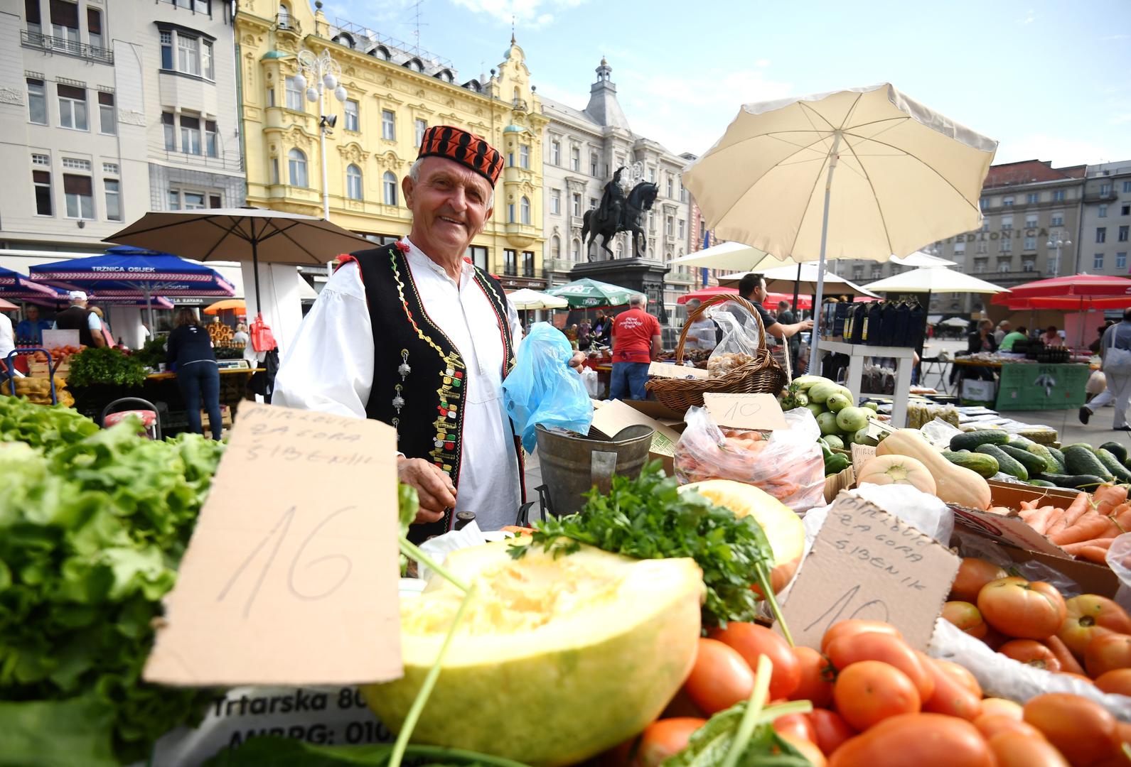 20.09.2020., Zagreb - Udruga hrvatskih trznica devetu godinu zaredom organizira na sredisnjem trgu u Zagrebu manifestaciju pod nazivom Dani hrvatskih trznica s ciljem promocije domaćih proizvoda koji se nude na trznicama diljem Hrvatske. Photo: Marko Lukunic/PIXSELL