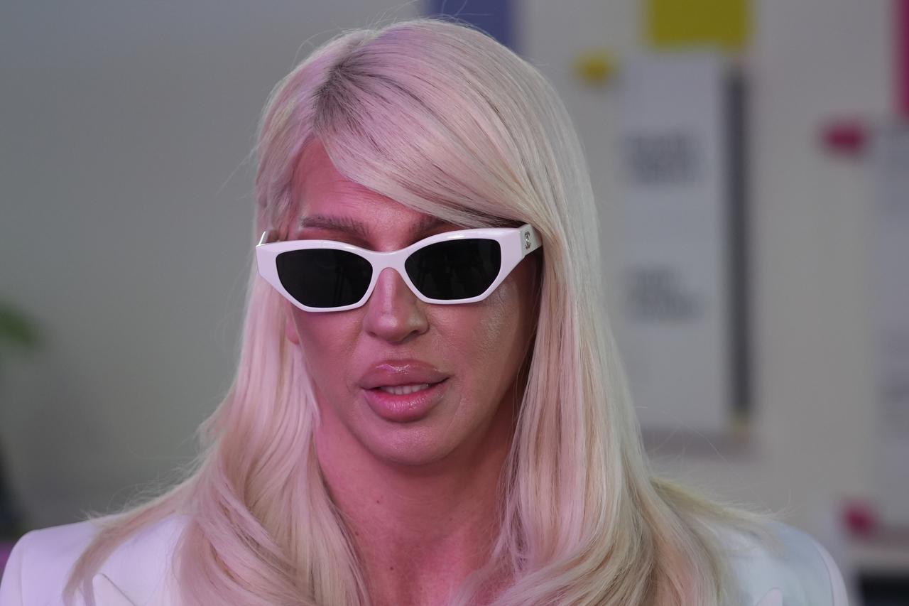 Beograd: Jelena Karleuša na  konferenciji "Nijedna majka nije sama"