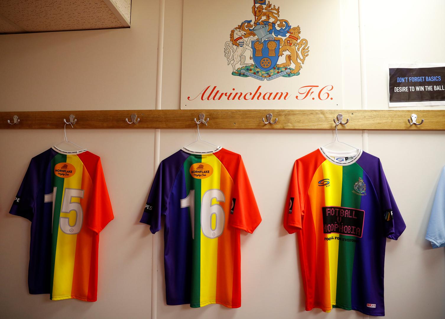 Niželigaš je u utakmici protiv Bradforda odlučio zamijeniti svoje standardne crveno-bijele dresove i zaigrati u potpuno drugim bojama. 