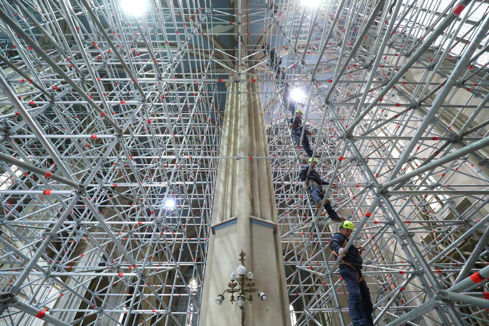 Ustrajni smo u tom poslu i mogu iskazati zadovoljstvo danas i ovdje pred katedralom, rekao je Plenković te najavio da će 22. prosinca biti u Petrinji, uoči pete obljetnice 'petrinjskog' potresa gdje će se vidjeti koliki je napredak učinjen u obnovi cijele Banovine.