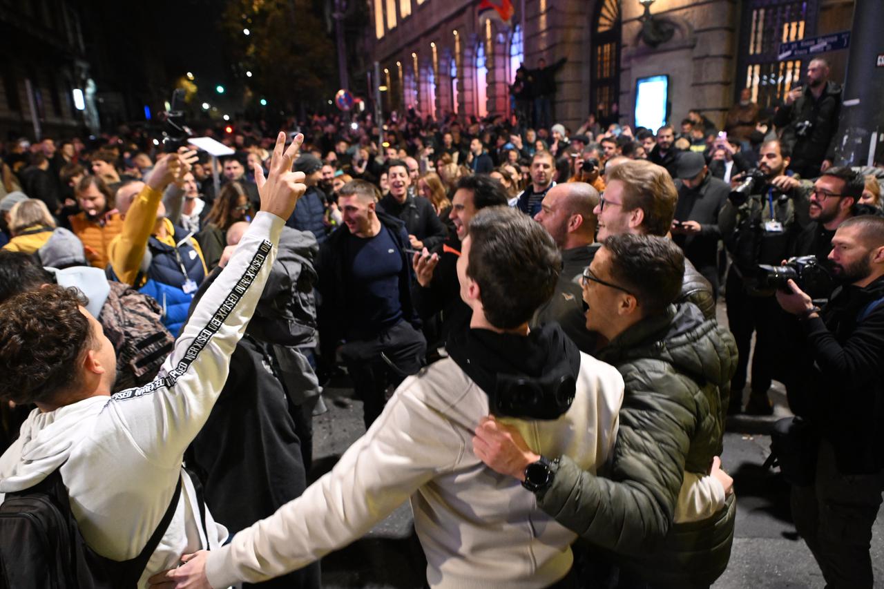 Slavlje građana na ulicama Beograda nakon pobjede Studentske liste
