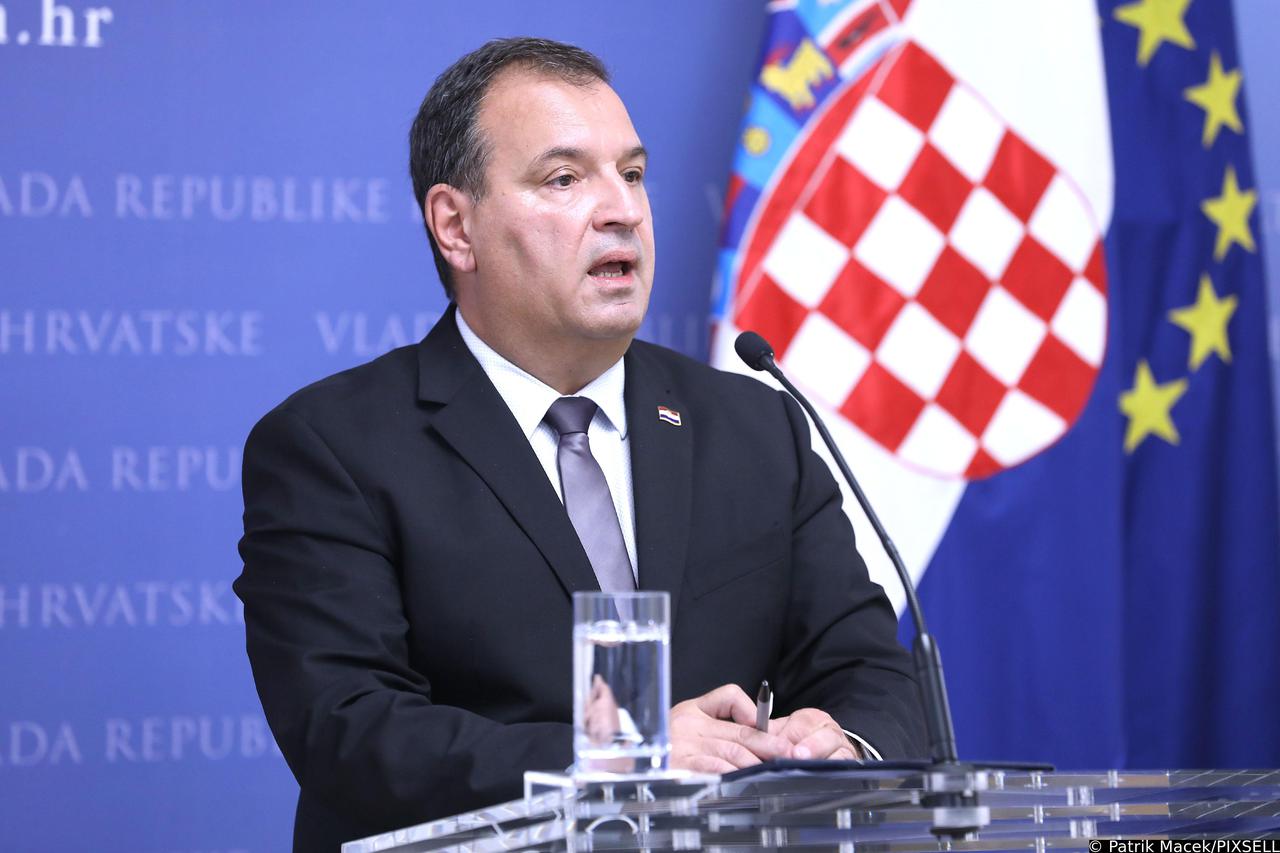 Zagreb: Vili Beroš o situaciji s koronavirusom prije početka sjednice Užeg kabineta