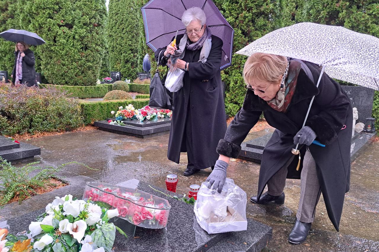 Paljenje svijeća za nestale branitelje u Vukovaru
