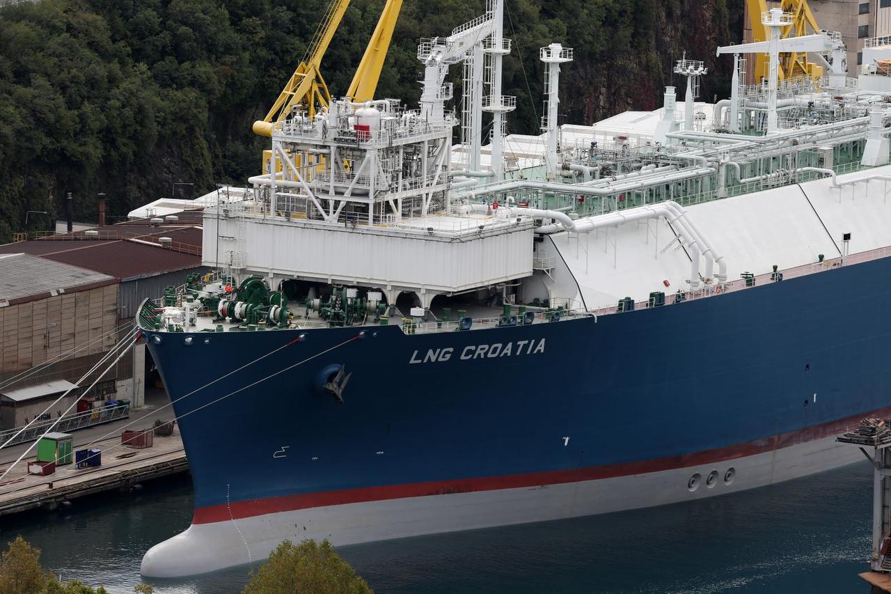 Rijeka: Brod LNG Croatia uplovio u brodogradilište Viktor Lenac