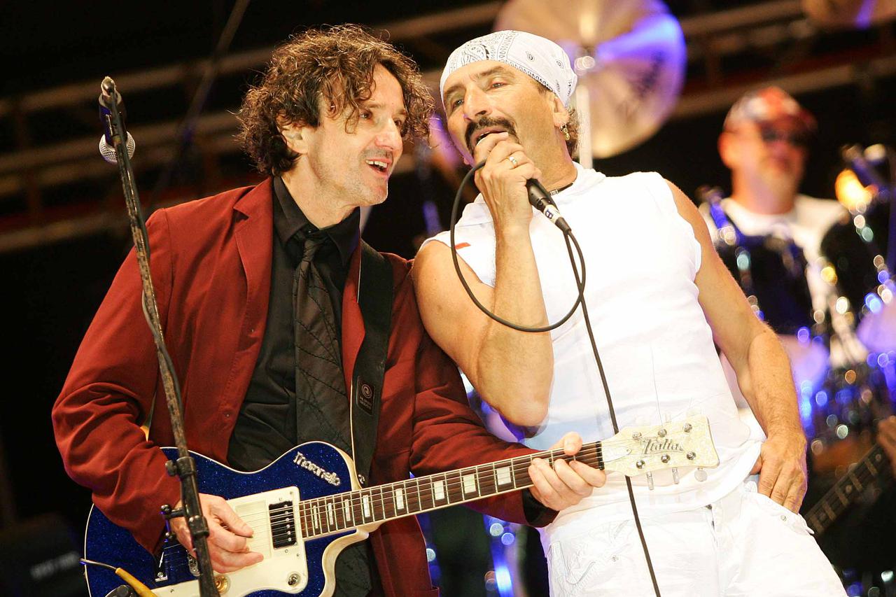 ARHIVA - Sarajevo: Održan spektakularan koncert Bijelog dugmeta na Koševu