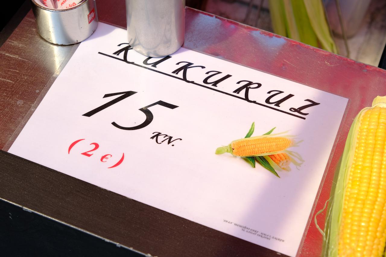 Prodavači kukuruza počeli s dvojnim iskazivanjem cijena