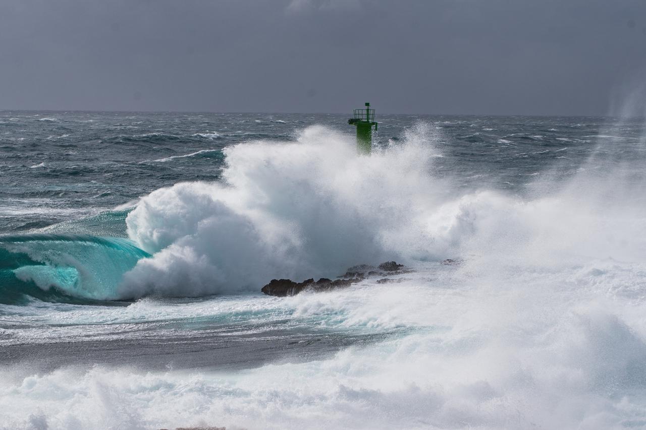 Snaga vjetra i valova na moru kod Ražnja