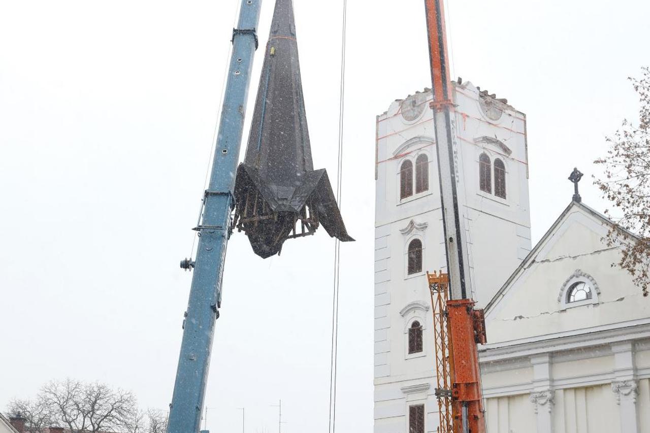 Život u centru Petrinje nakon razornog potresa