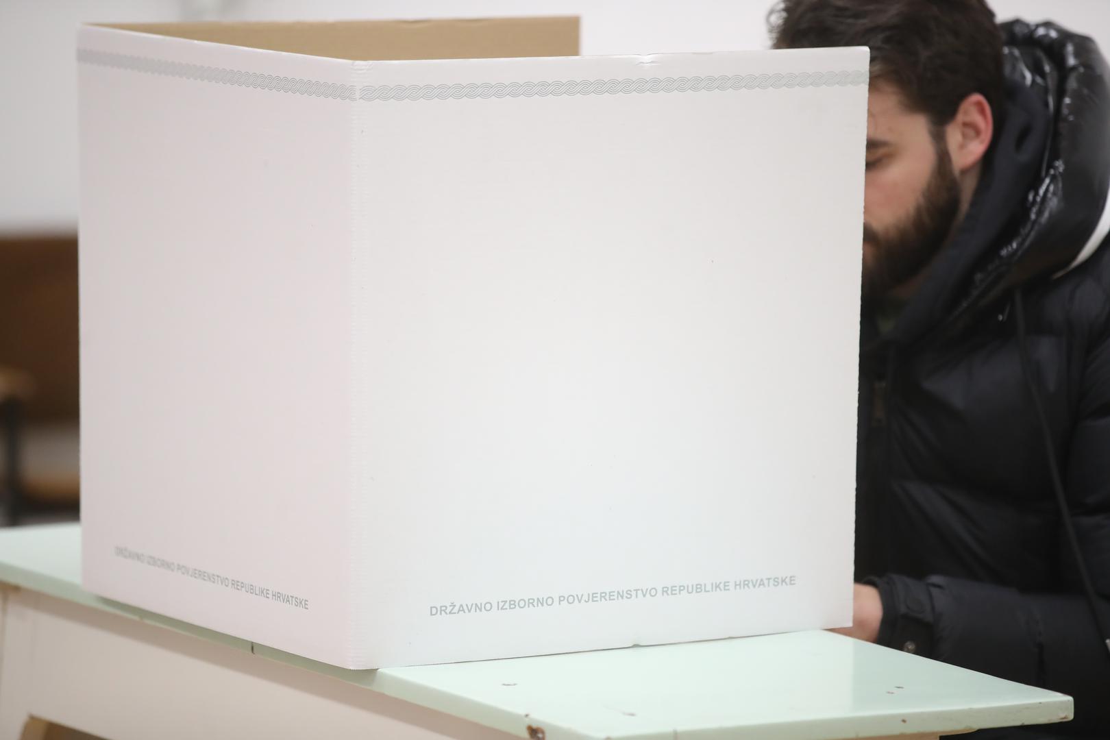 12.12.2025., Zagreb - Od sedam sati otvorena su biralista za izbor predsjednika RH. Photo: Slavko Midzor/PIXSELL