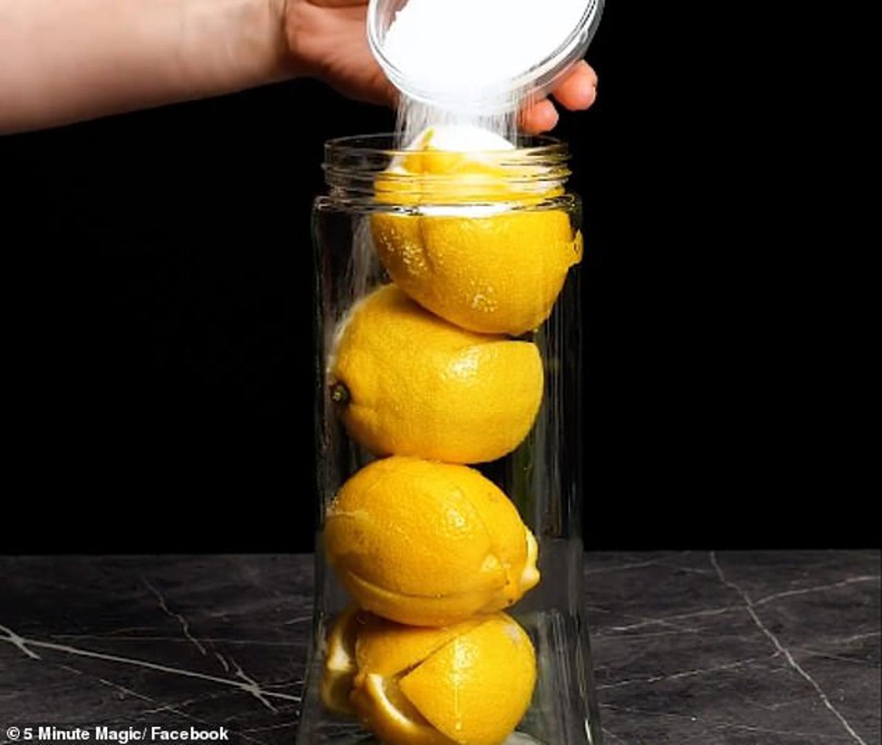 Limune možete sačuvati i do šest mjeseci. Narežite ih na četvrtine, stavite u staklenu teglicu i pospite solju. 