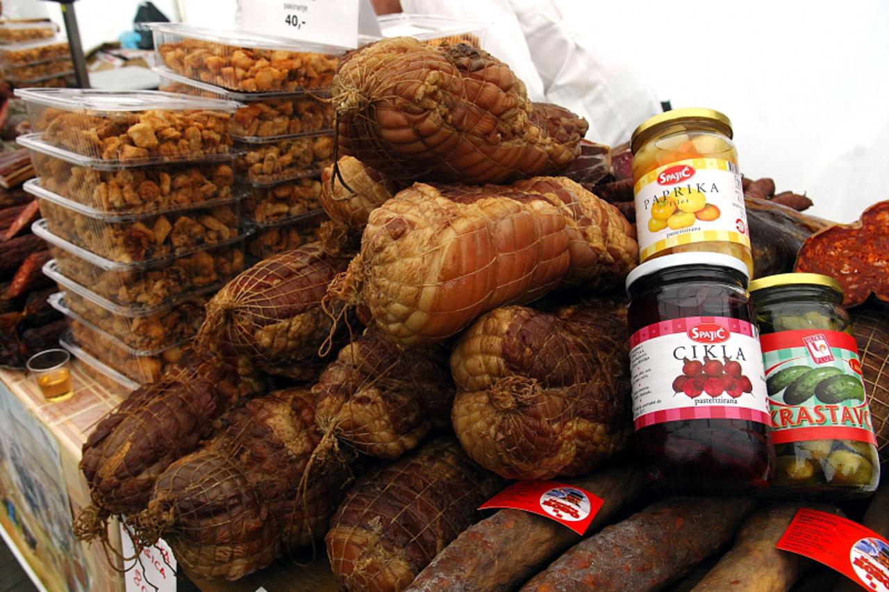 \'za gradsku.....03. 04. 2009. bundek/sajam hrvatskog sela/rolana sunka i cvarci u pozadini Photo: Zeljko Hladika/Vecernji list\'