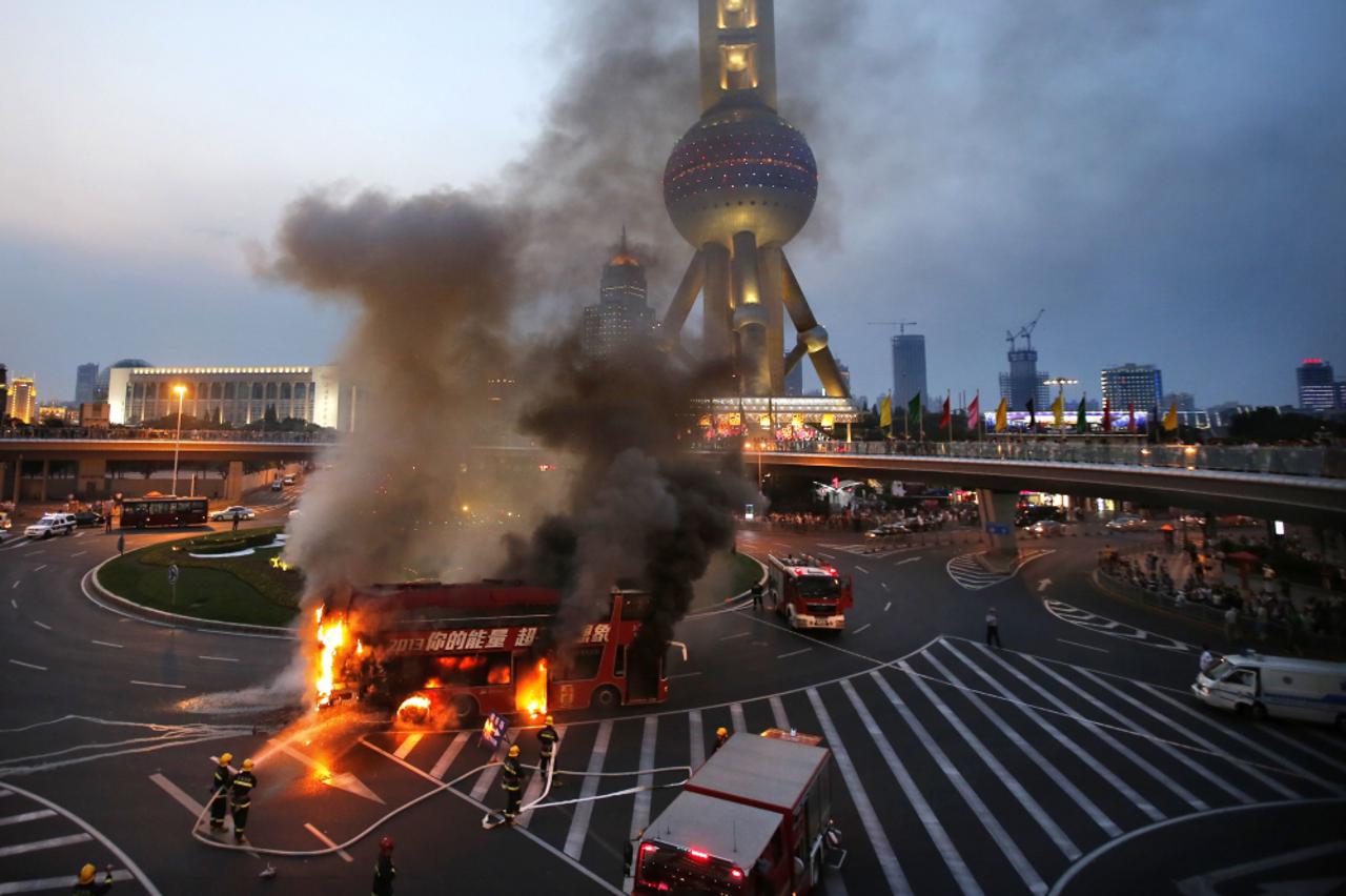 kina,požar,šangaj,autobus (1)