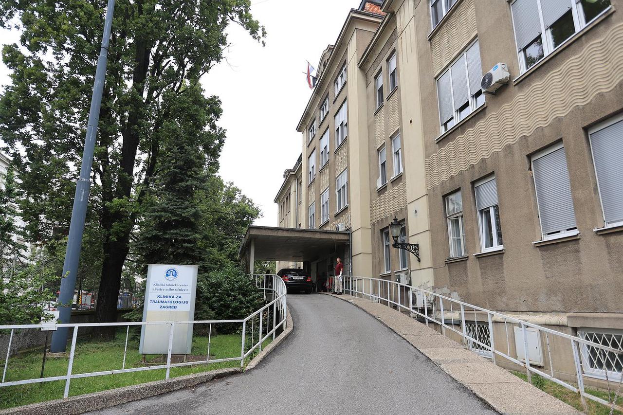 Izjavu za medije o zdravstvenom stanju muškarca koji se zapalio na Markovom trgu dali su predstavnici Klinike za traumatologiju