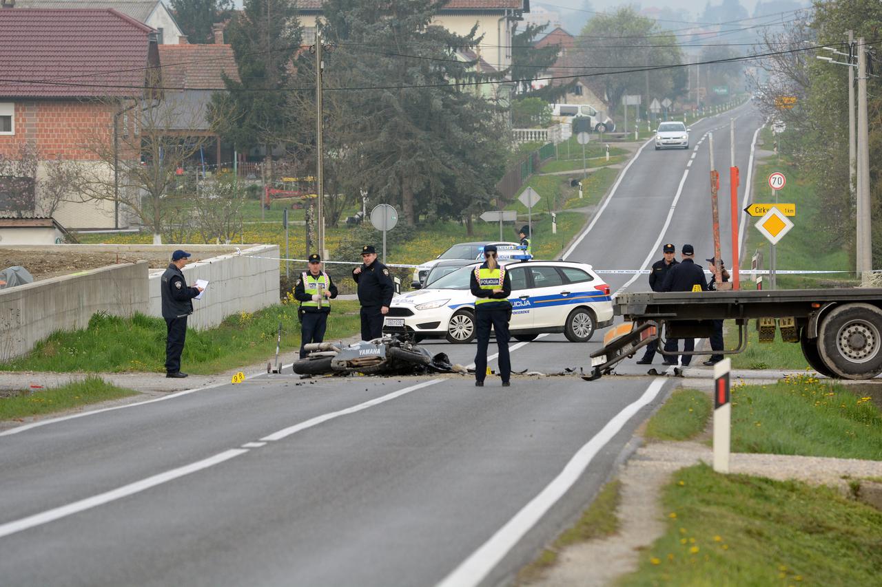 Nesreća u Kuštanima: Motociklist poginuo u sudaru s kamionom