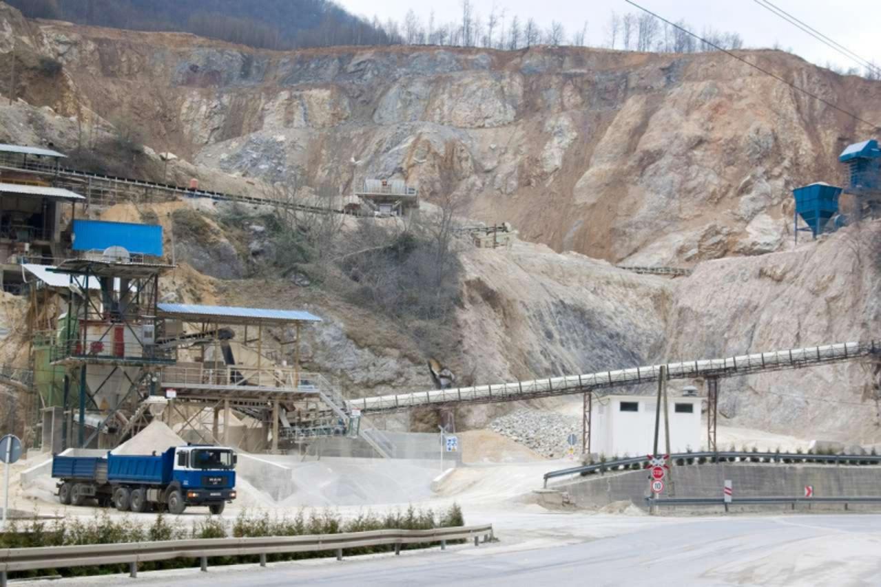 'var \\u0096 05. 110. 2010., Lepoglava \\u0096 Zbog tromosti i drzavne administracije, kamenolom u Ocuri je zatvoren, a 49 radnika poslano je kucama  PHOTO:  Ljiljana Risek'