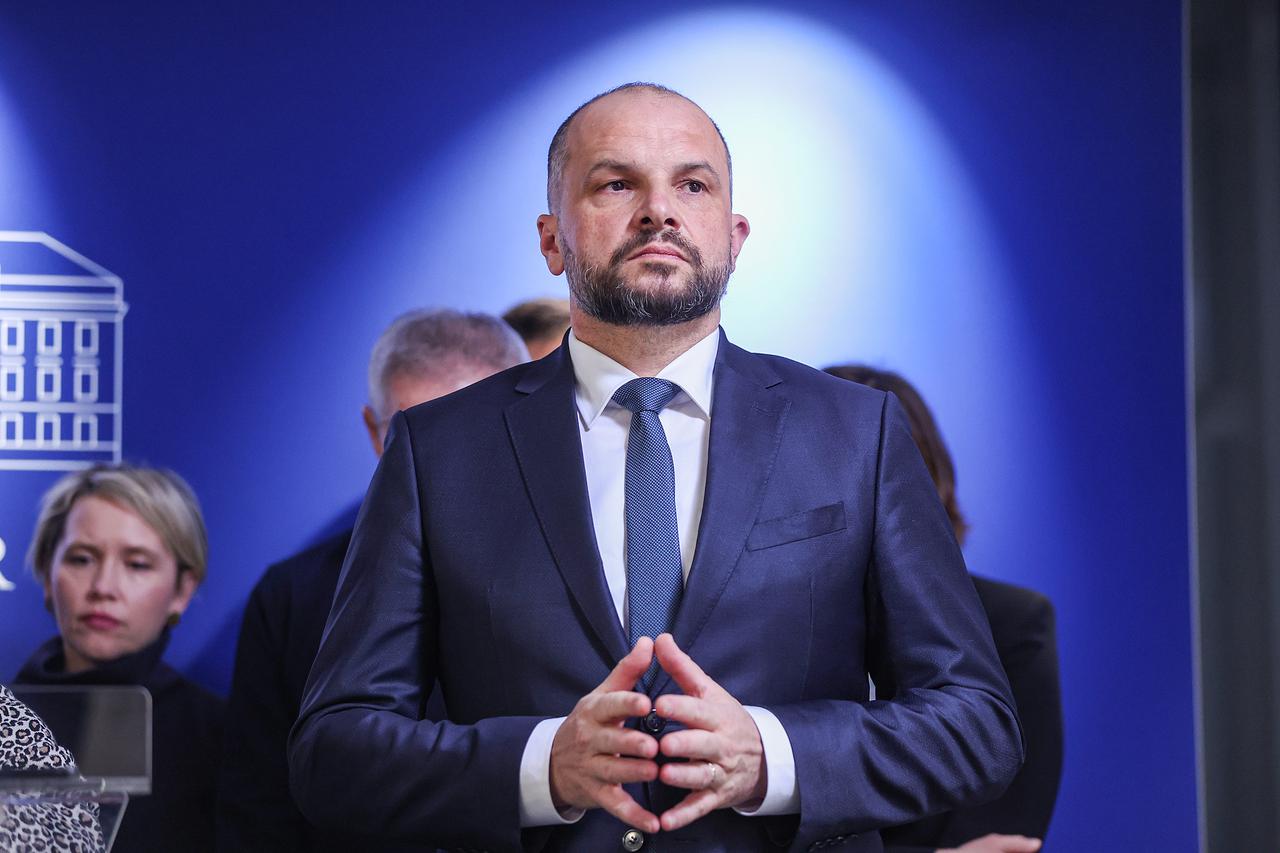 Zajedni?ka konferencija za medije oporbe u Hrvatskom saboru