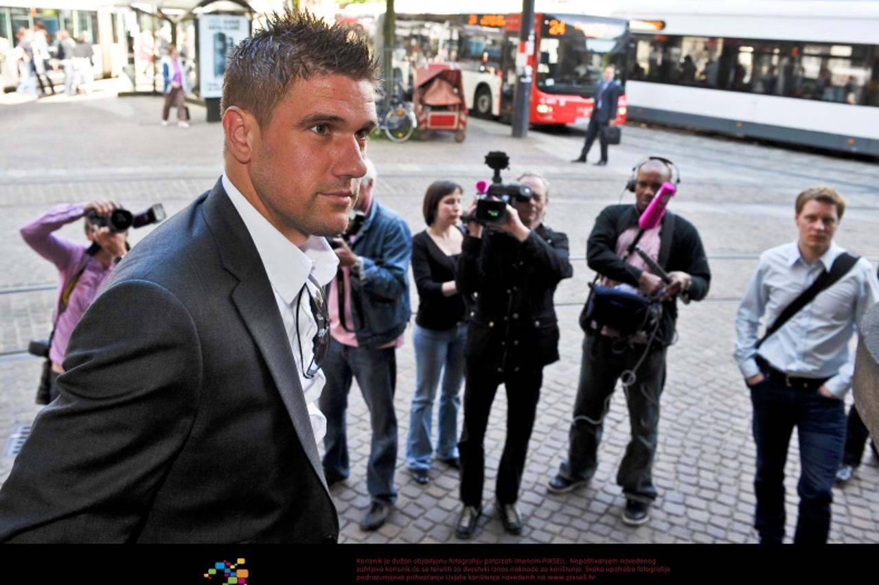 '28.10.2010, Bolton, England, UK, Ivan Klasnic  (Bolton Wanderers )  wird verda\\u0308chtigt am 25.10.2010 ein 17 jaehriges Maedchen in England vergewaltigt zu haben \\u0096 Quelle Bild online \\u0096