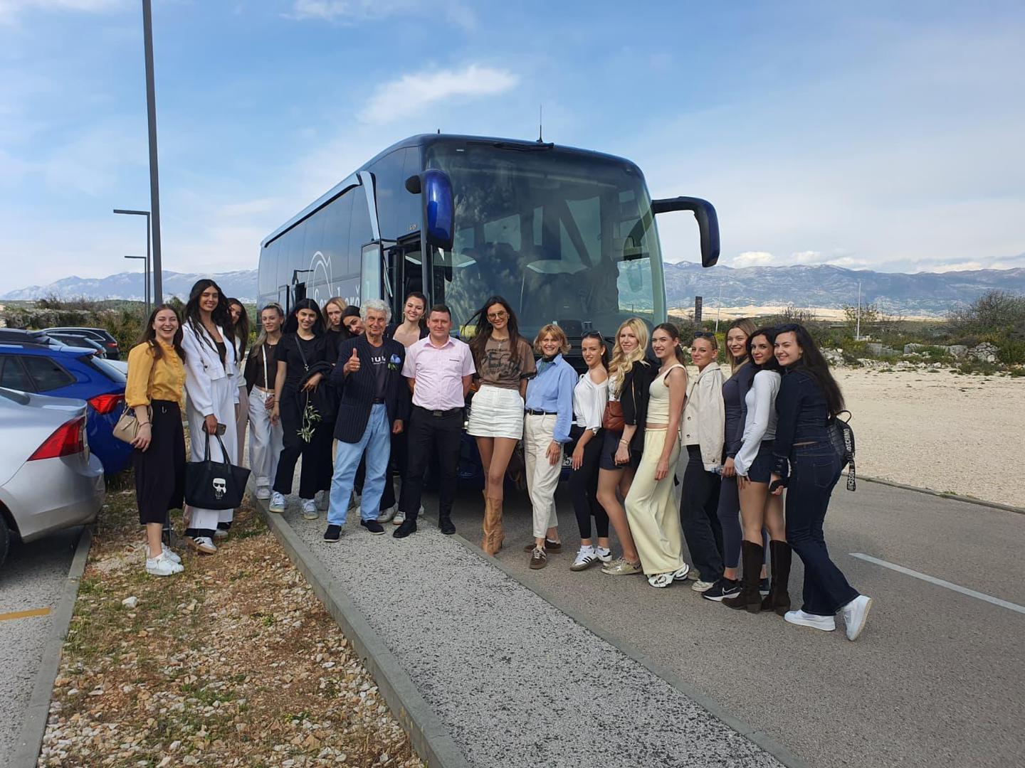 FINALISTICE MISS UNIVERSE HRVATSKE 2026.
Zara Bačić, 18, Viškovo
Vaska Bošnjak, 19, Markušica
Nadja Dumnica, 18, Gradište
Magdalena Fofić, 22, Sesvete
Magdalena Kovačić, 26, Karlovac
Marinela Kozina, 18, Komletinci
Antea Mršić, 24, Zagreb
Nora Piasevoli, 20, Zagreb
Sara Sičanica, 18, Vinkovci
Zara Stanišić, 20, Petrčane
Beata Šimat, 20, Murter
Timea Širić, 21, Ivankovo
Monika Vojvodić, 25, Zadar
Klara Vragolović, 19, Strizivojna
Laura Vujica, 20, Zadar