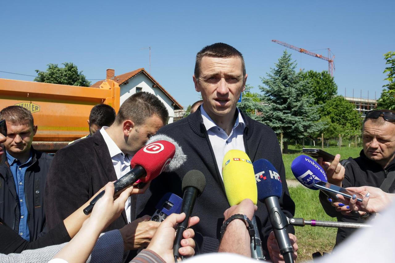 Vukovarski gradonačelnik Ivan Penava obišao Bogdanovačku ulicu gdje su u tijeku radovi