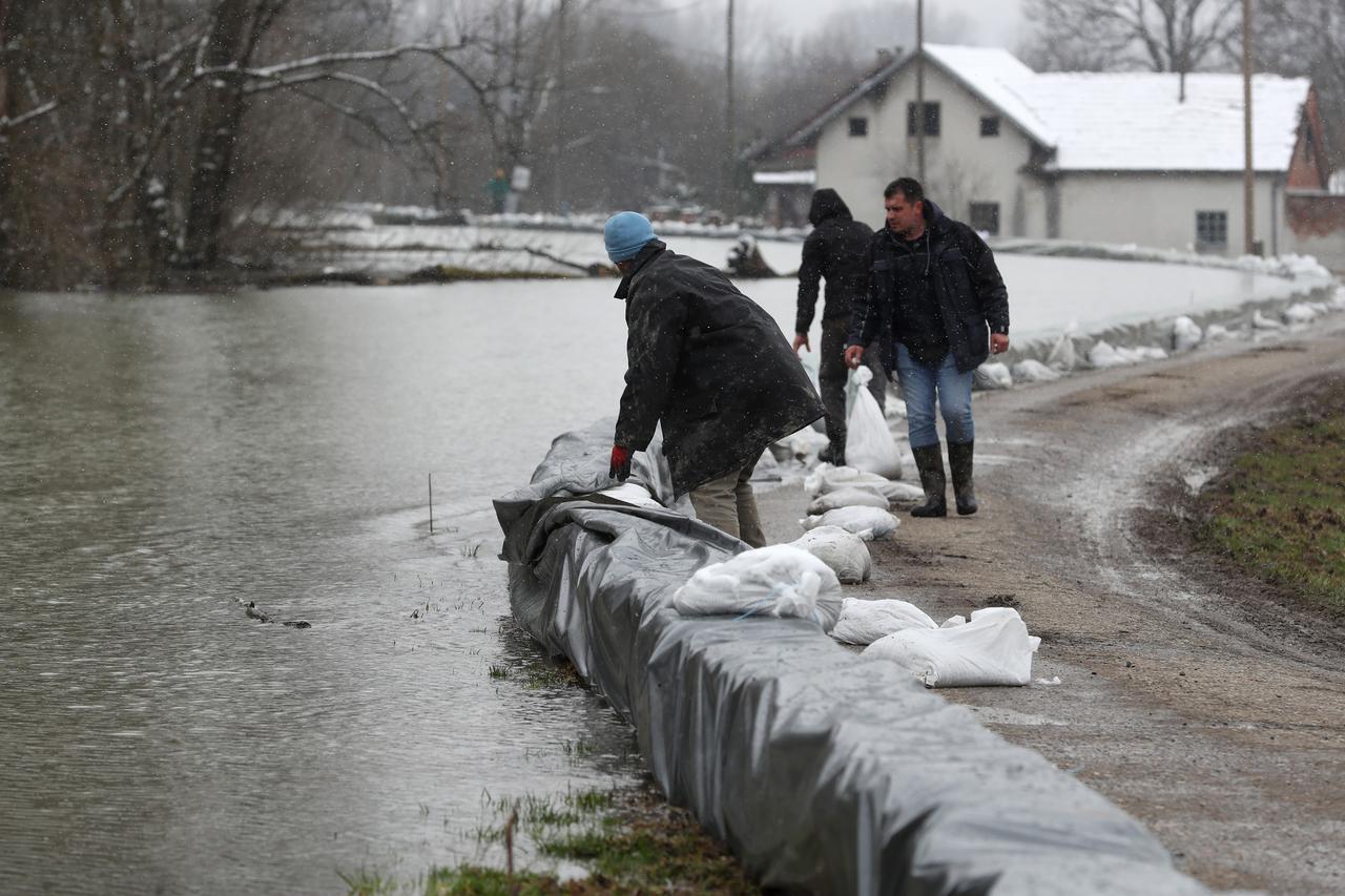 Jasenovac: Proglešeno izvanredno stanje, rekordan vodostaj Save