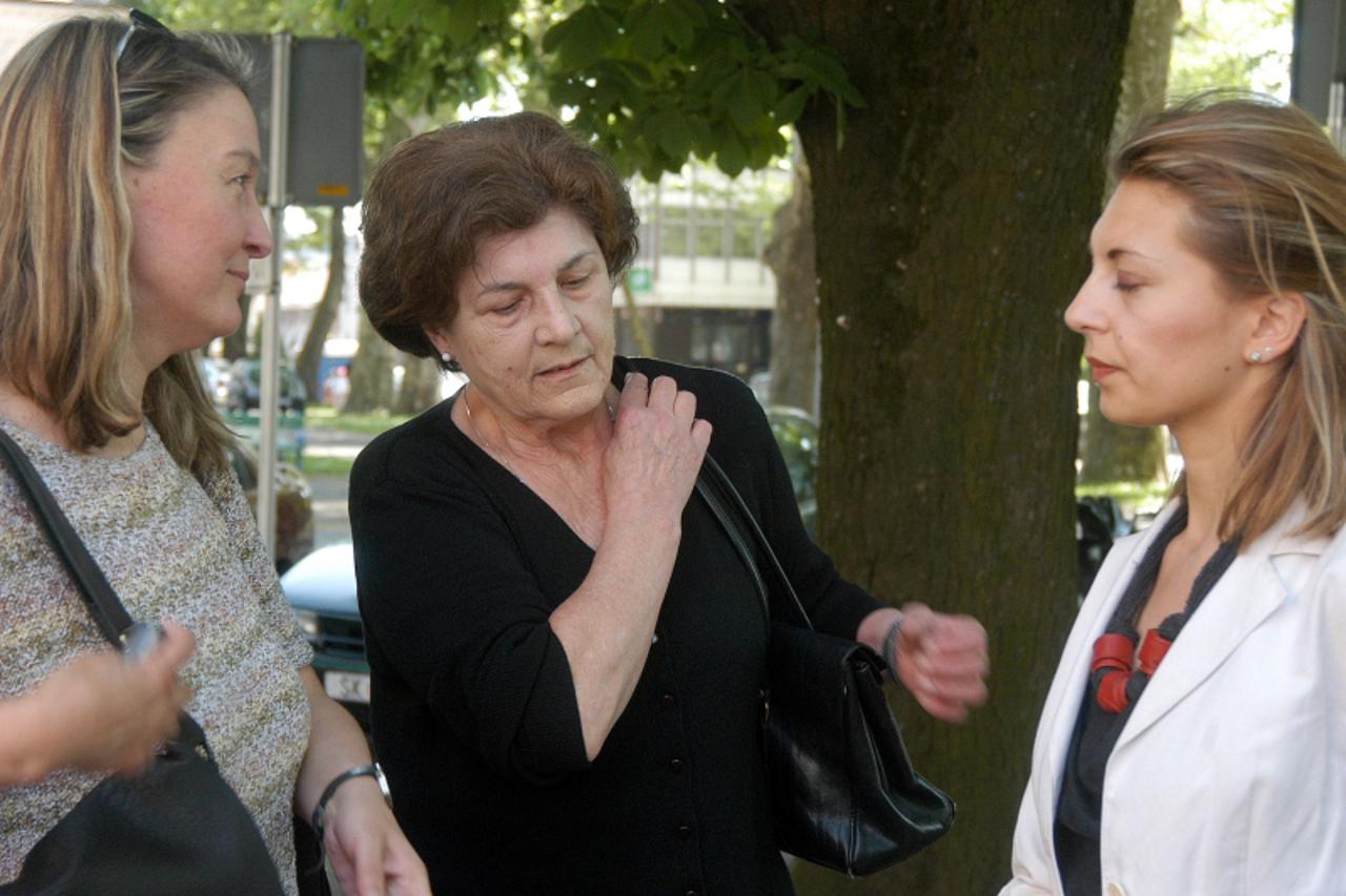 'sis...160506...sisak...vjera solar(u sredini) snimio nikola cutuk'