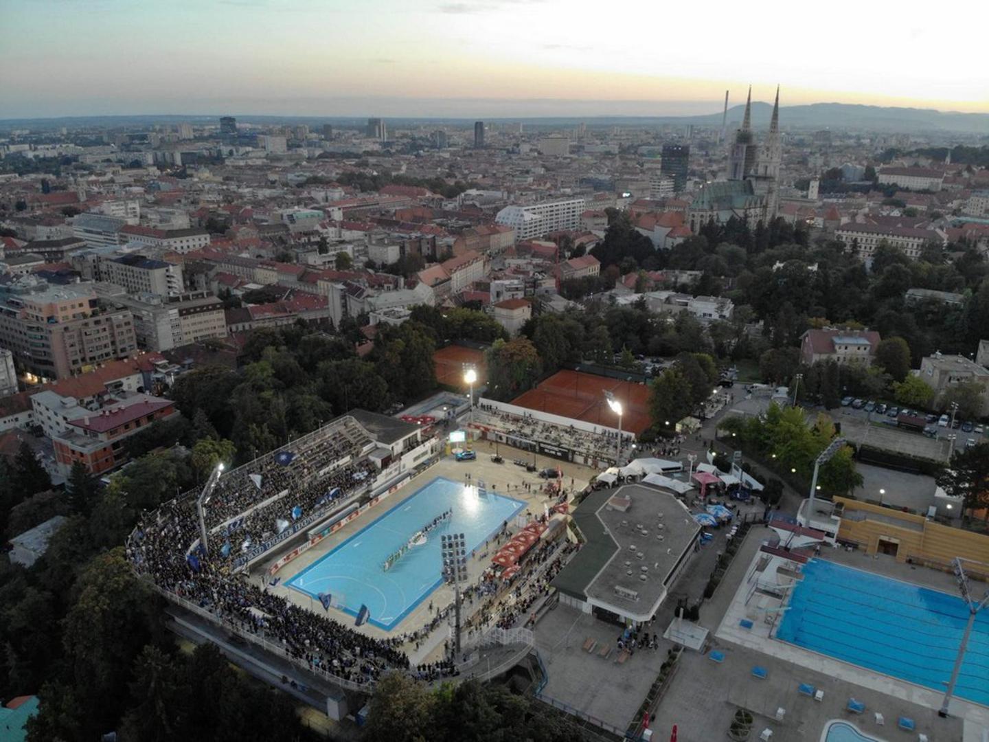 Na početku nedjeljnog programa u veteranskoj konkurenciji slavila je ekipa AD Tokić & Zloćo i prijatelji Mate Čuljka u kojima samo strijelci Penava, Morina i Grdović govore kakvu su malonogometne legende okupili. U ženskoj konkurenciji Trofej Dinamo uzele su cure ŽMNK MC Plus.