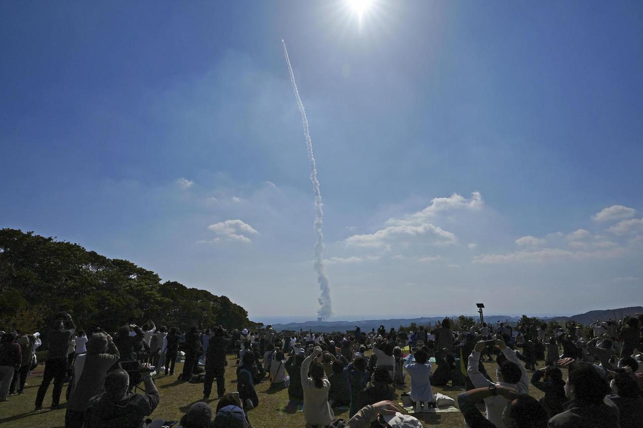 Japan lansirao pa zbog kvara na motoru uništio svemirsku raketu 