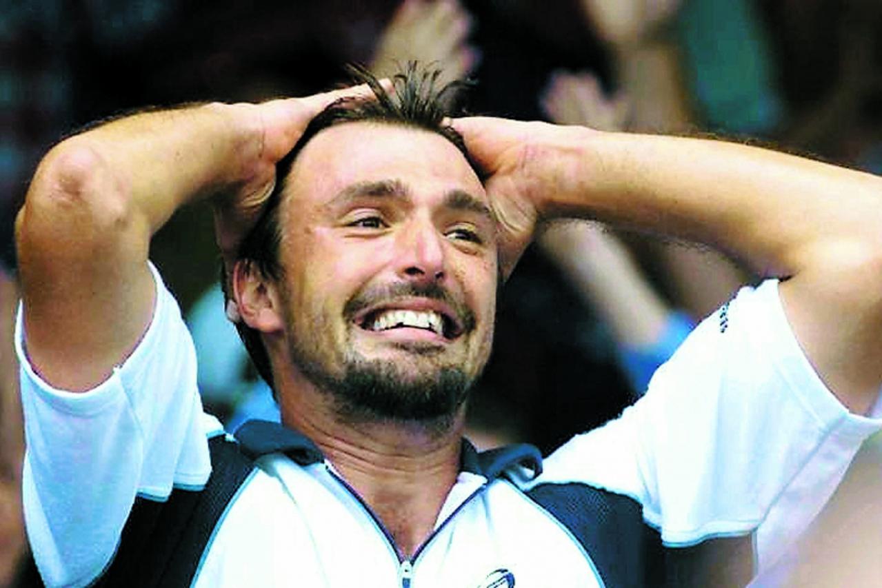 'Croatia\'s Goran Ivanisevic celebrates after beating Pat Rafter of Australia to win the men\'s final at the Wimbledon Championships July 9, 2001. Ivanisevic beat Rafter 6-3 3-6 6-3 2-6 9-7.  REUTERS/
