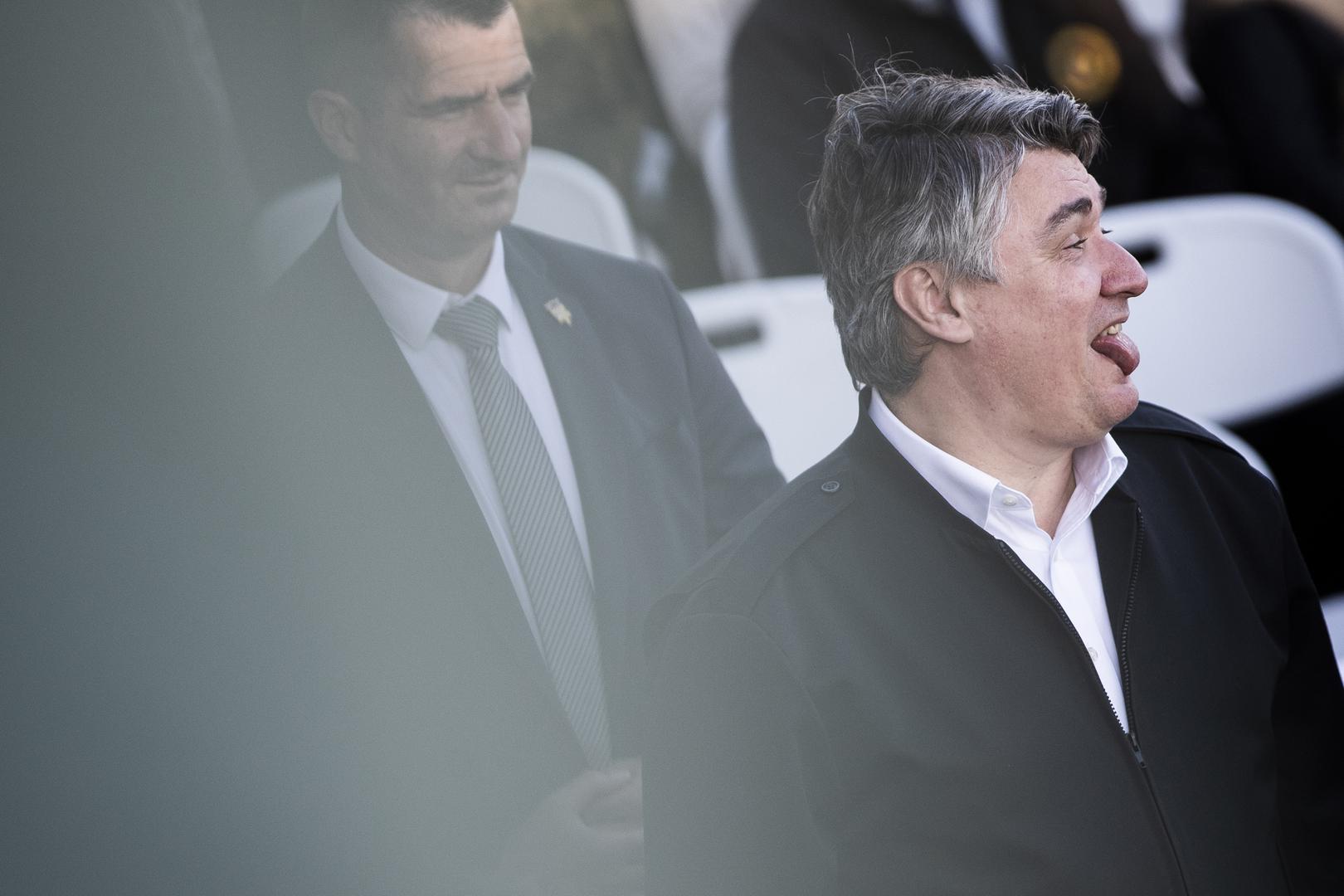 "Da mi jedan sin rezervnog majora KOS-a, koji je od toga živio i profitirao, govori da je Gotovina udbaš, e nećeš, matere ti”, rekao je Milanović novinarima nakon komemoracije u povodu 77. obljetnice proboja iz ustaškog logora Jasenovac.

