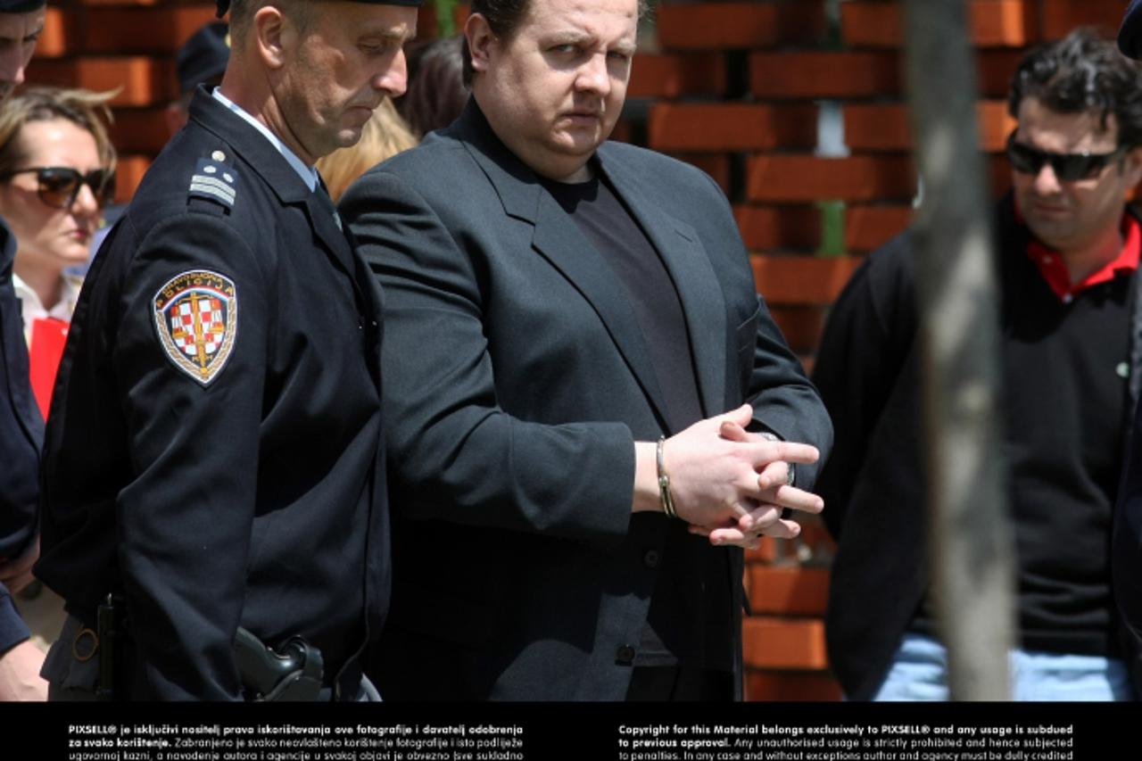 '17.05.2012., Zagreb - Horvacanska 128, rekonstrukcija ubojstva mladog Ivana Mamica kojeg je smaknuo bivsi policajac Sinisa Sostaric.  Photo: Marko Prpic/PIXSELL'