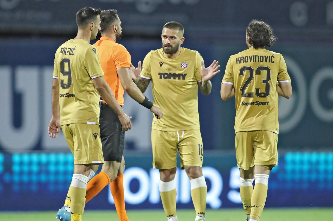 Dinamo i Hajduk u utakmici Superkupa na stadionu u Maksimiru