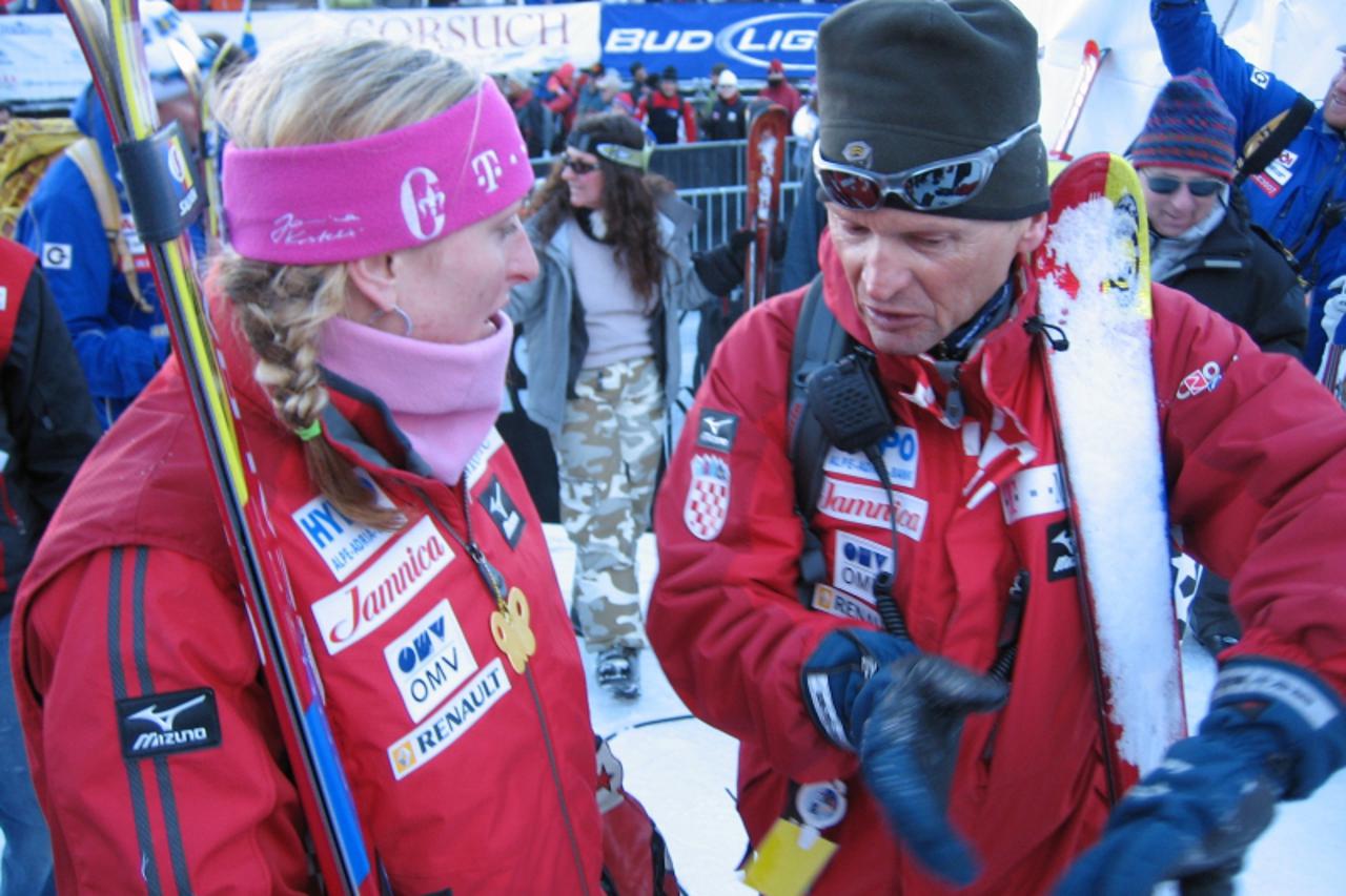 'JanicaHefo1_dbr_spo_041205'