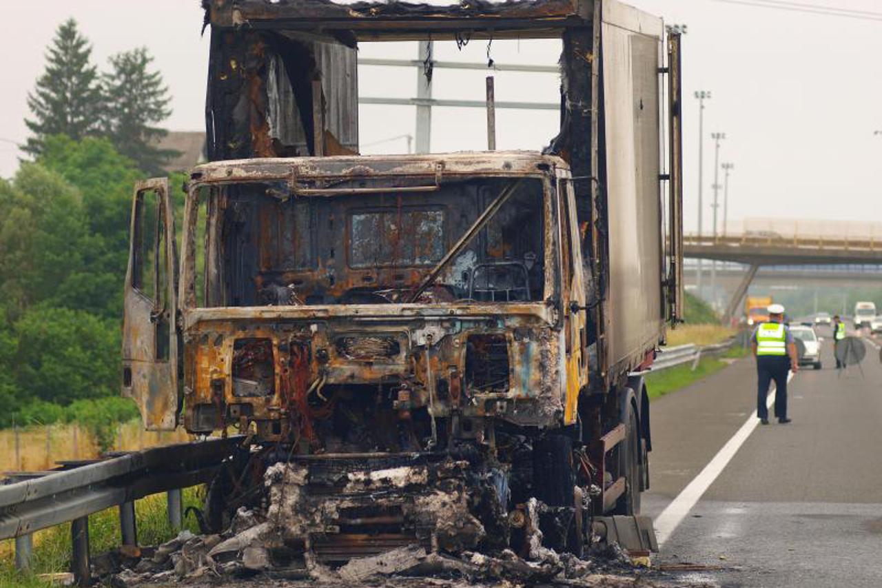 zapalio se kamion (1)