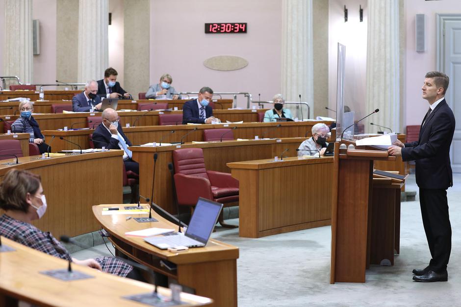 Zagreb: Ministar Marić brani prijedlog rebalansa proračuna u Saboru