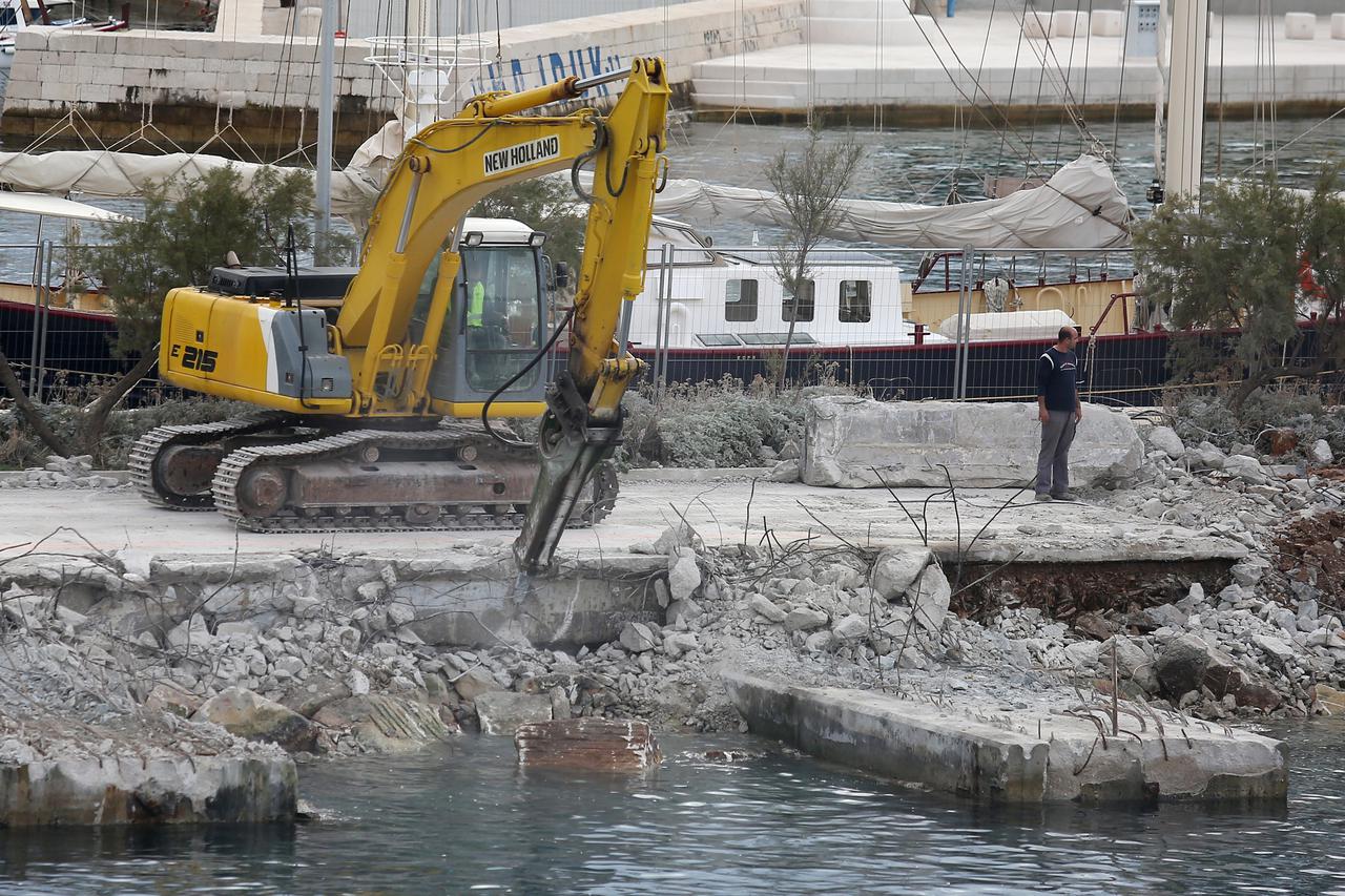 Gradnja nautičke luke u Supetru na otoku Braču