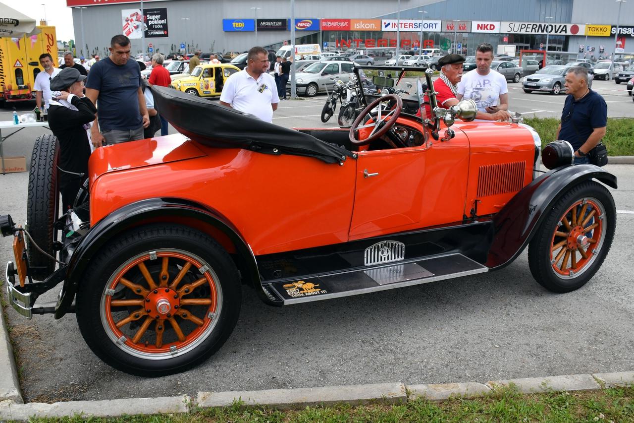 Slavonski Brod: Četvrti međunarodni susret oldtajmera