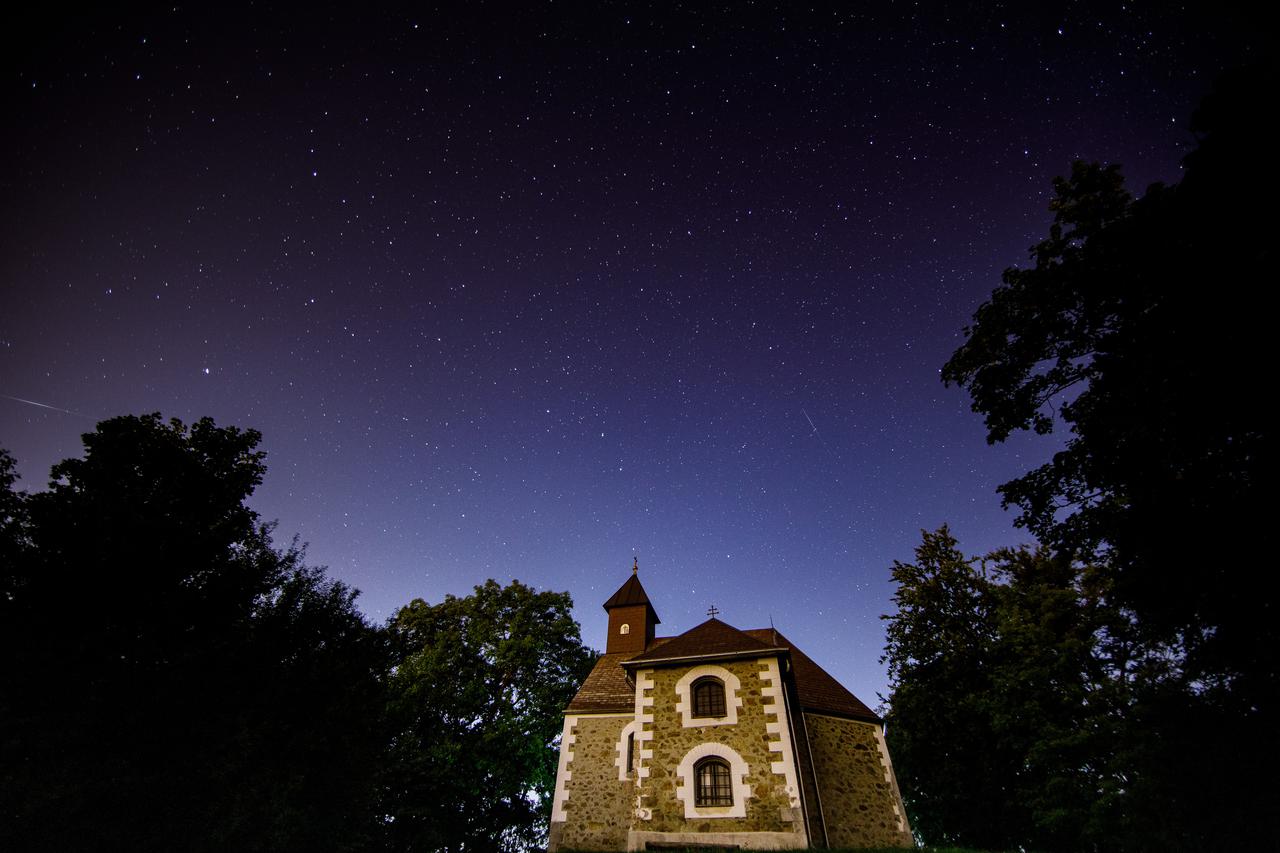 Suze svetog Lovre iznad kapelice na Sljemenu