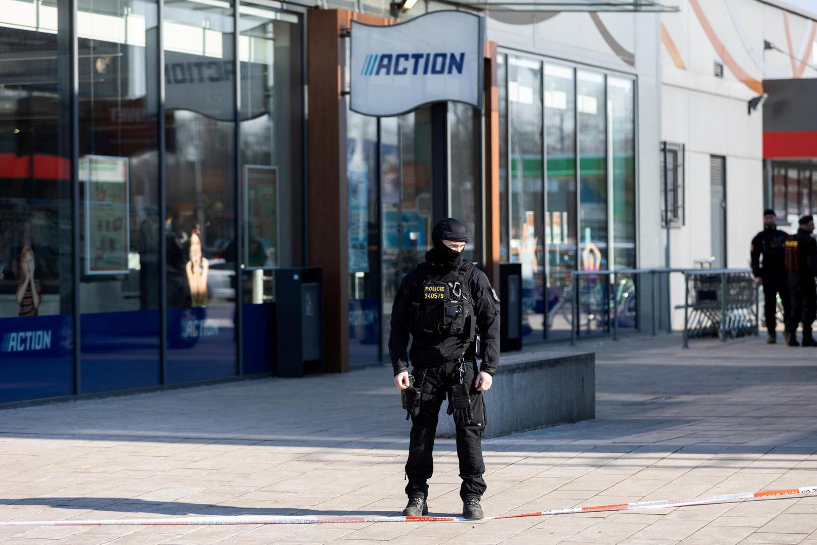 A police officer stands guard in a shopping area at the site where two women have died in a knife attack in Hradec Kralove, Czech Republic, February 20, 2025. REUTERS/Eva Korinkova Photo: EVA KORINKOVA/REUTERS