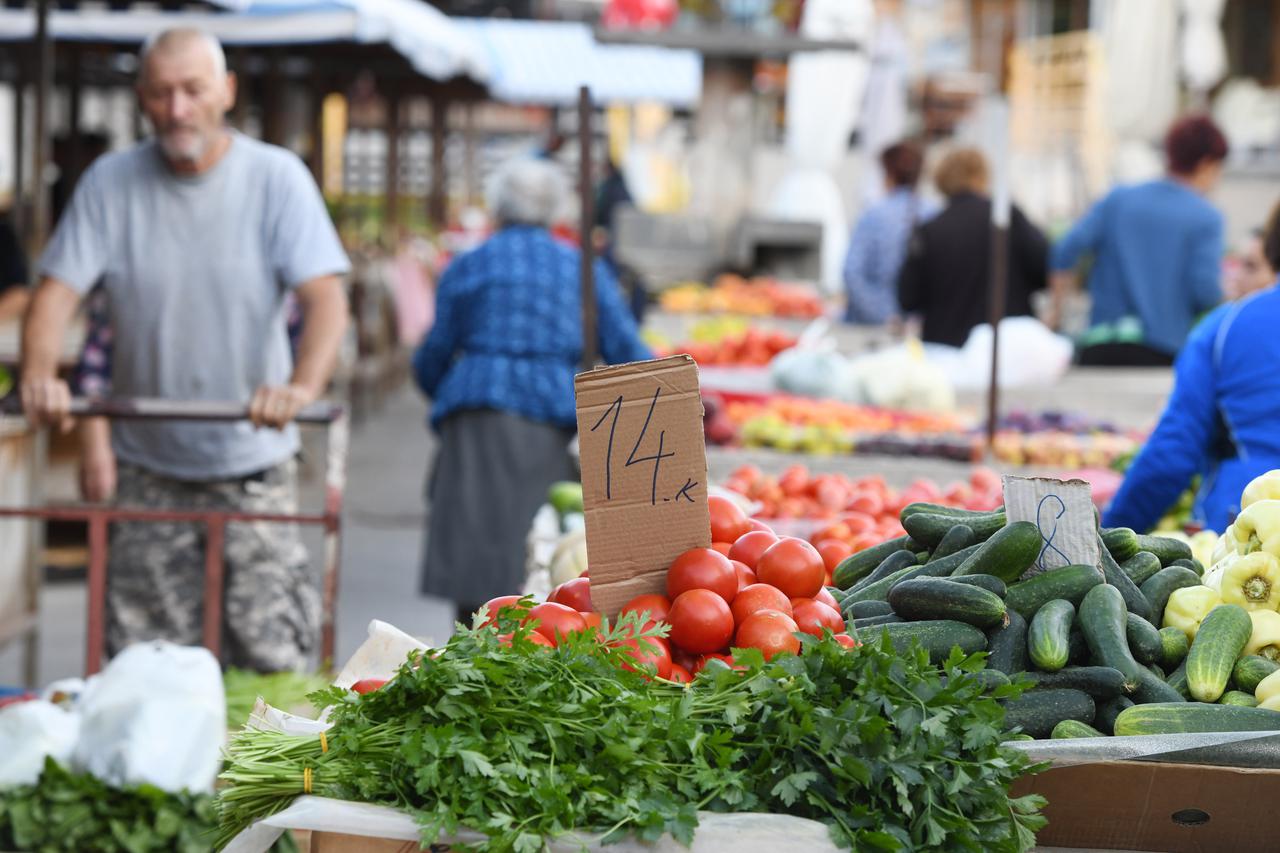 Šibenik: Bogata ponuda voća i povrća no ipak uz visoke cijene