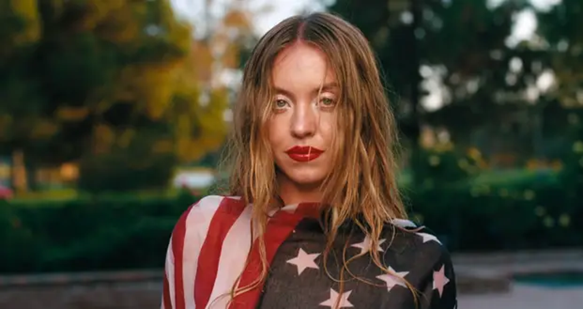 Cassie u ovoj seriji na ovaj način prikuplja novac kako bi platila vjenčanje s Nateom.