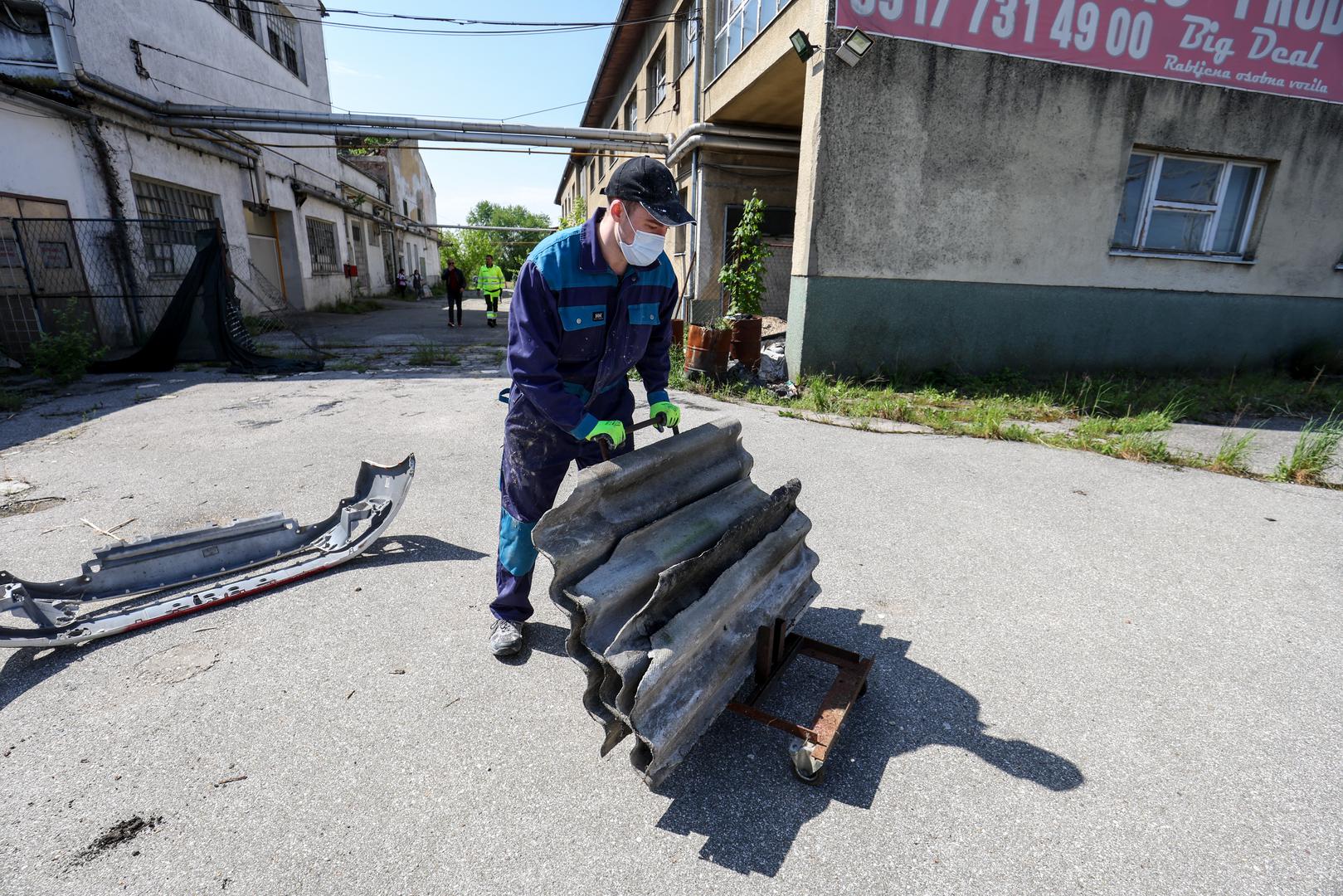 27.04.2025., Sesvete - Udruga Zelene i plave Sesvete i Cisteci medvjedici u akciji ciscenja smeca u sklopu projekta Rezolucija Zemlja 2025. Akciji ciscenja se prikljucio i gradolnacelnik Tomislav Tomasevic. Photo: Igor Kralj/PIXSELL