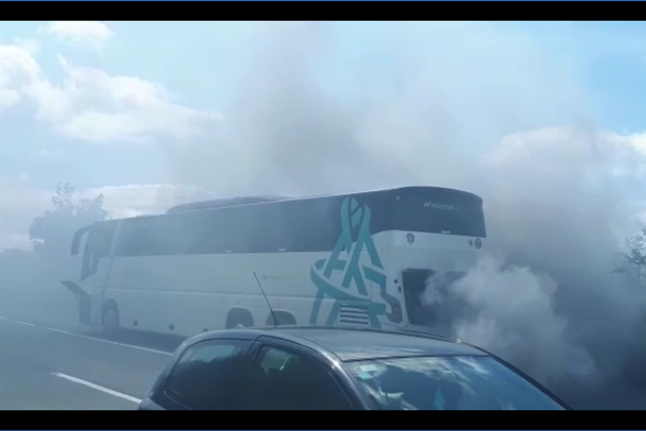 Zapalio se motor u autobusu