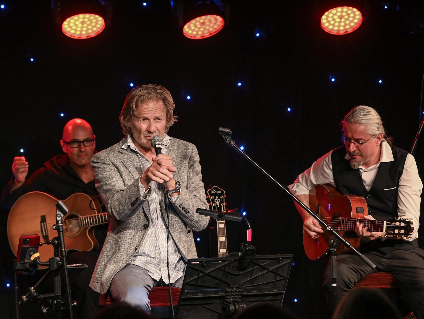 TransAkustik je još jednom dokazao da je njihova akustična energija i osjećaj za interpretaciju nešto posebno na domaćoj sceni – spoj iskrenosti, virtuoznosti i duše. Bio je to koncert koji će se, bez sumnje, dugo pamtiti, baš kao i onaj prošlogodišnji. 