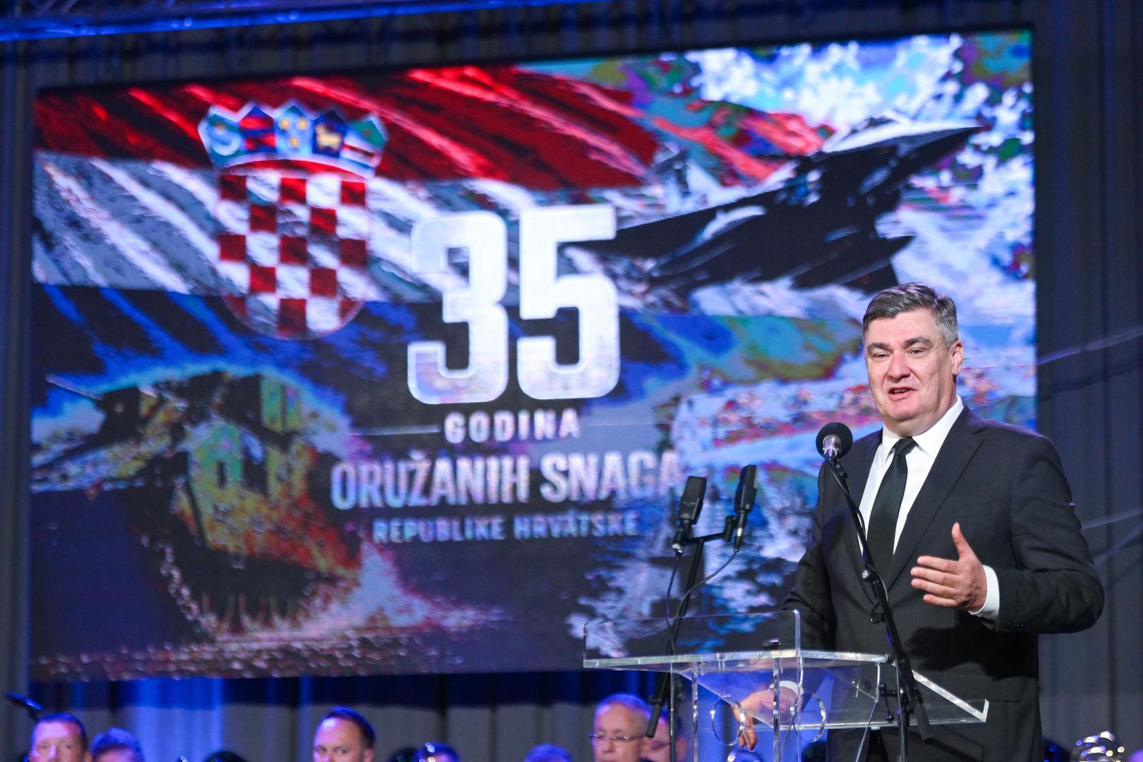 Obilježavanje Dana Oružanih snaga Republike Hrvatske počelo je u srijedu polaganjem vijenaca i paljenjem svijeća kod spomen-obilježja poginulim, nestalim i umrlim hrvatskim braniteljima iz Domovinskog rata u čak 21 gradu diljem zemlje.

